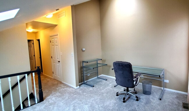 Building Photo - 2629 College Hill Cir