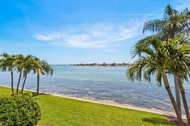 Building Photo - 6093 Bahia Del Mar Cir N