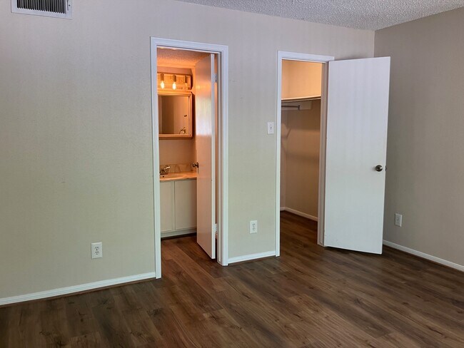 Building Photo - 12100 Melville Dr