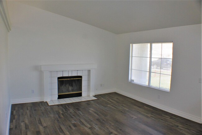 Building Photo - Roomy 4 bedroom home in Hesperia