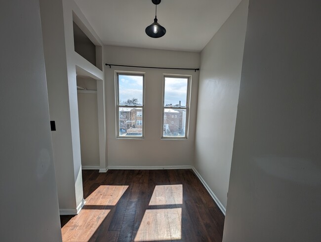 Building Photo - 4105 W 21st St