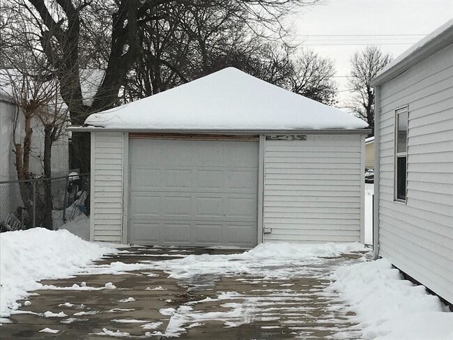 Building Photo - Recently Updated!