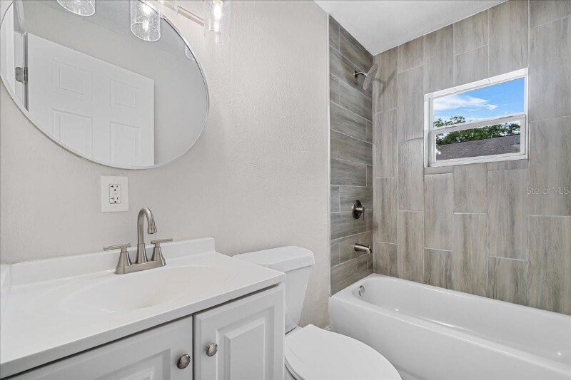 Building Photo - 1906 E Ida St