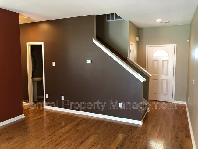Building Photo - 547 Clairidge Dr