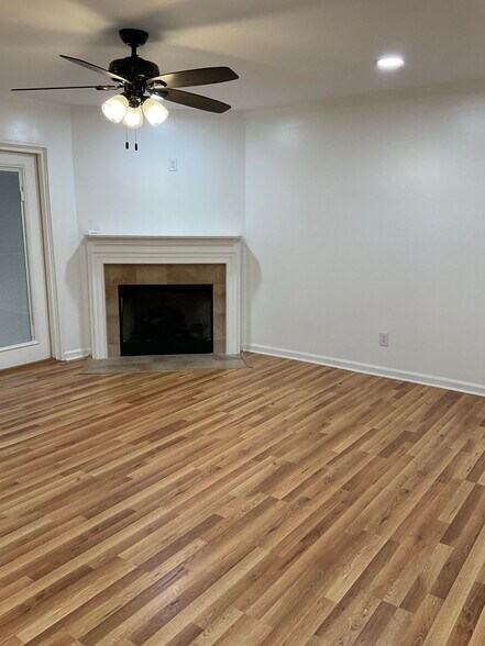 Building Photo - 1010 Woodland Vlg