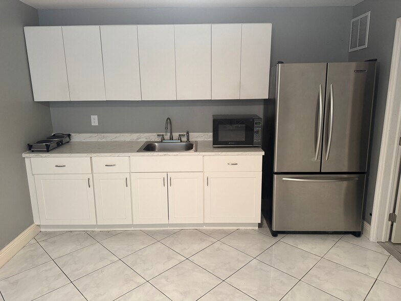 Building Photo - 5435 SW 148th Pl