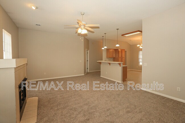 Building Photo - 1202 SW Cabriolet St