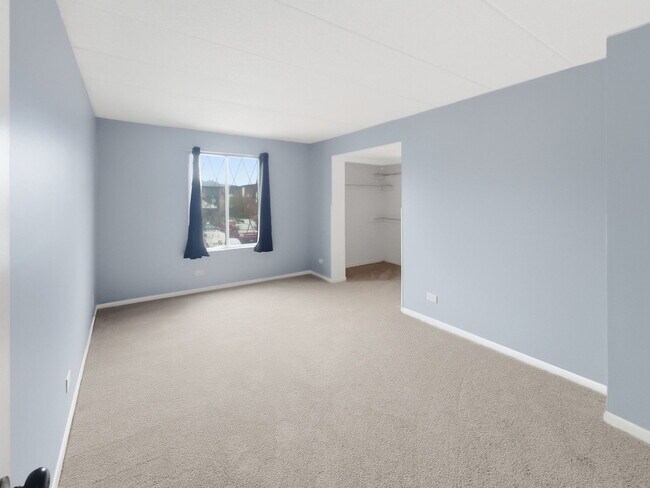 Building Photo - 13616 Royal Ct