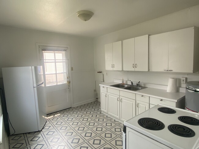 Building Photo - 2633 Knox Ave