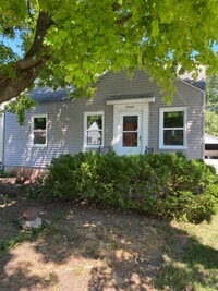 Building Photo - Cozy 3 bedroom 2 bathroom Home in Harvard ...