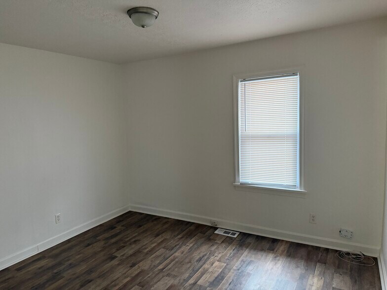 Building Photo - 5302 Vista John Dr