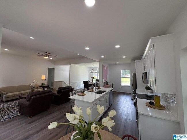Building Photo - 113 Loyola Cir