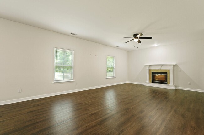 Building Photo - Spacious 4 Bedroom Home With Plenty of Space to Enjoy and Resort-style Amenities in Belmont Glen
