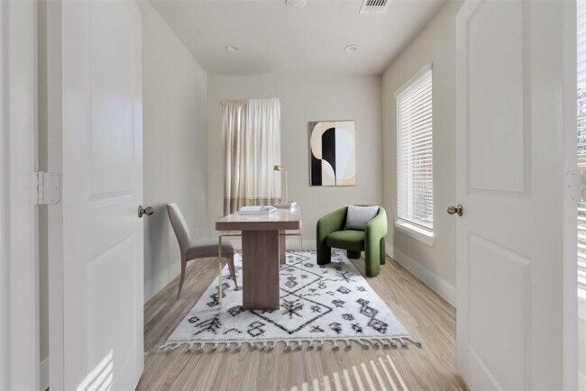 Building Photo - 1741 Cove Cres Ct