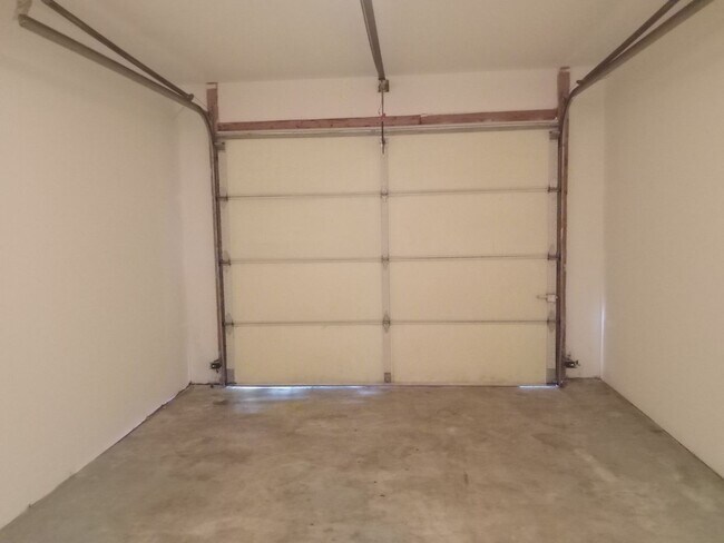 Building Photo - 3527-3529-3529 Prescott Dr