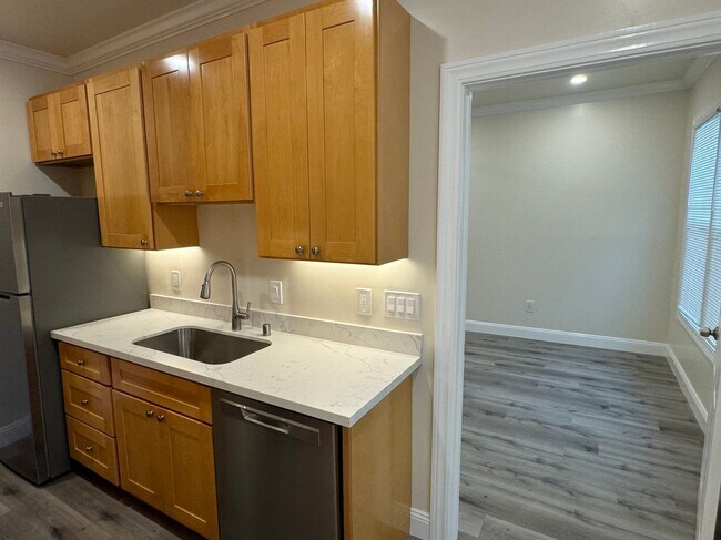 Building Photo - Newly Remodeled 3 Room Studio Apartment