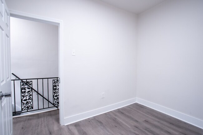 Building Photo - 2424 N Gratz St