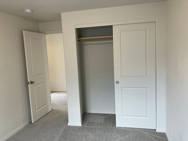 Building Photo - 2023 Three Bedroom Home in Dallas