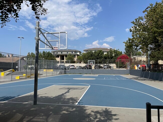 Building Photo - 1385 N Marengo Ave