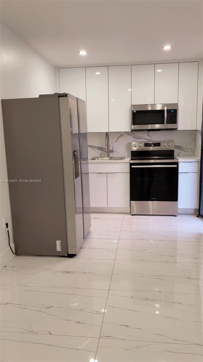 Building Photo - 728 NW 171st St