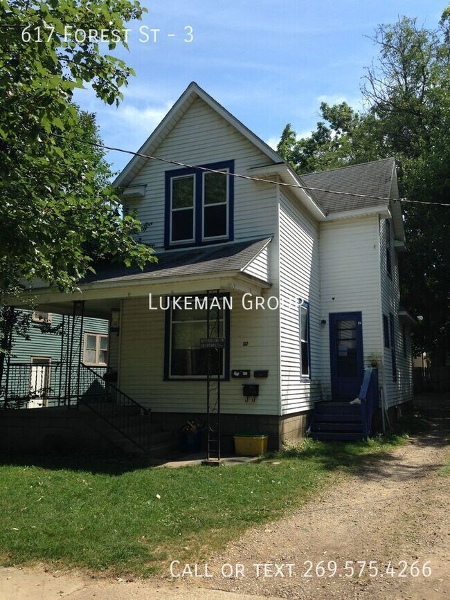 Building Photo - 617 Forest St