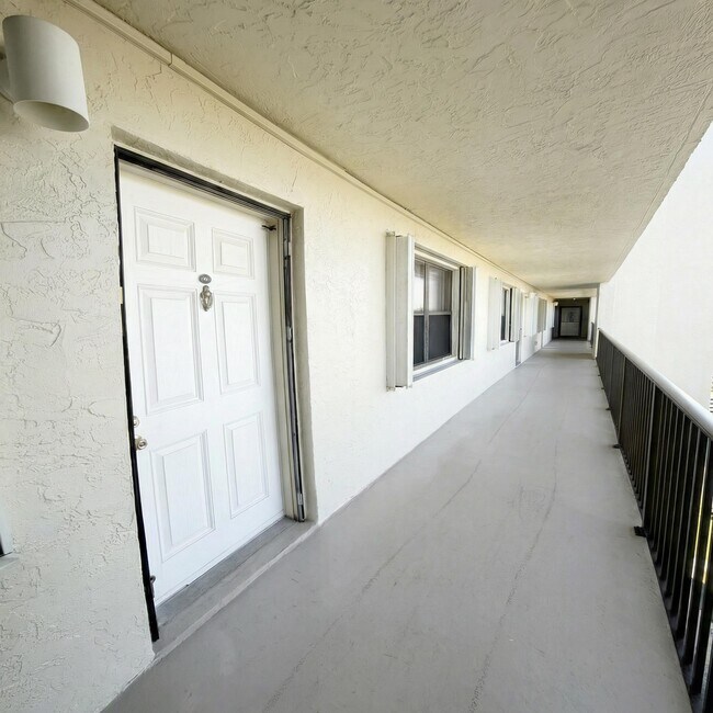 Building Photo - 4250 N Hwy A1A