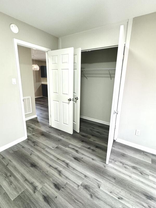 Building Photo - 824 Stoneykirk Dr
