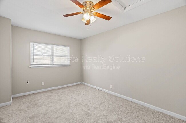 Building Photo - 9750 Lorna Ln