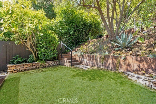 Building Photo - 2527 Canyon Dr