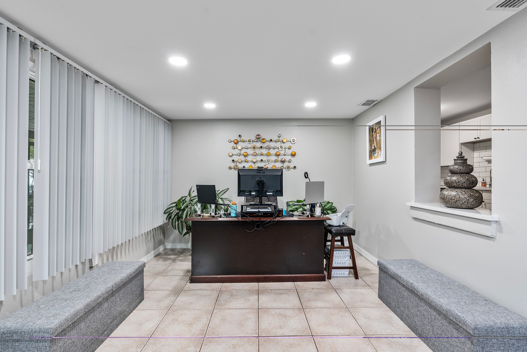 Building Photo - 3011 W Van Buren Dr