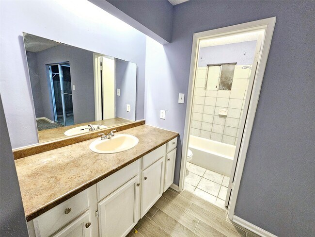 Building Photo - 16226 Villaret Dr