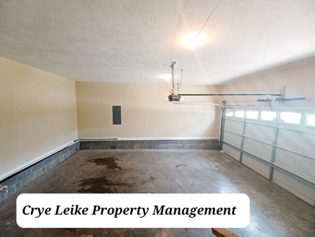 Building Photo - 668 Winding Bluff Way