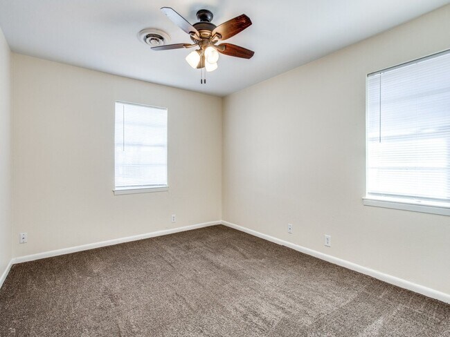 Building Photo - 420 Vicki Pl