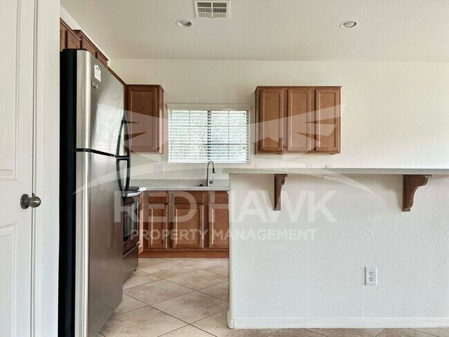 Building Photo - 1057 E Sourwood Dr