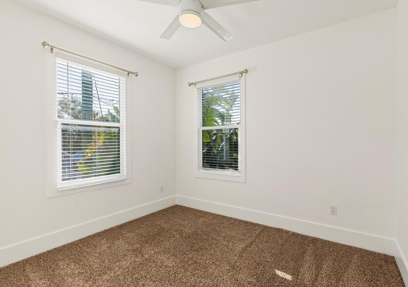 Building Photo - 214 E Floribraska Ave