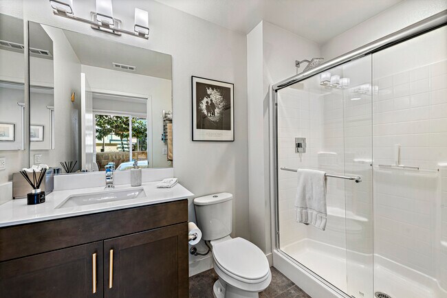 Lower bedroom Ensuite - 1651 Topanga