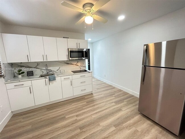 Building Photo - 142 NW 21st Ave