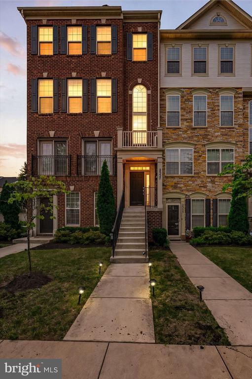 Building Photo - 2557 Campus Way N