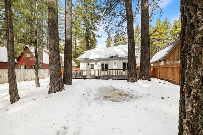 Building Photo - Beautiful Al Tahoe Home in South Lake Taho...