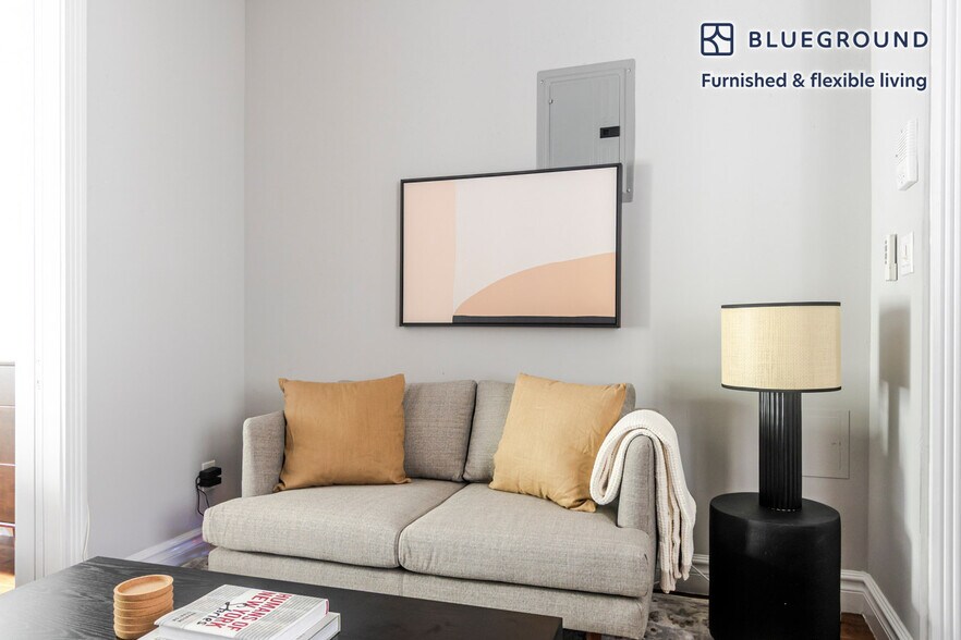 Primary Photo - 246 Mott St