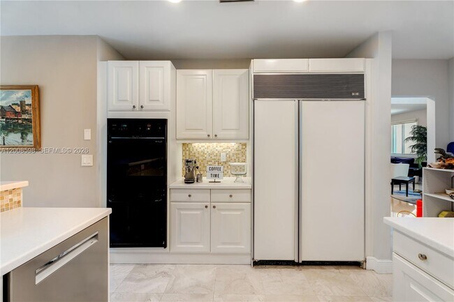 Building Photo - 13636 Deering Bay Dr