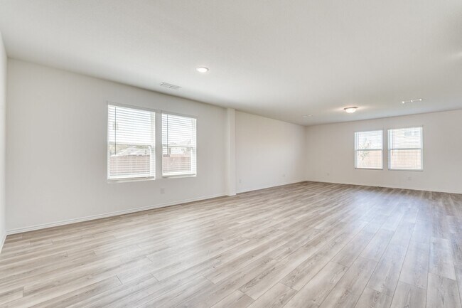 Building Photo - 16048 Isles Dr