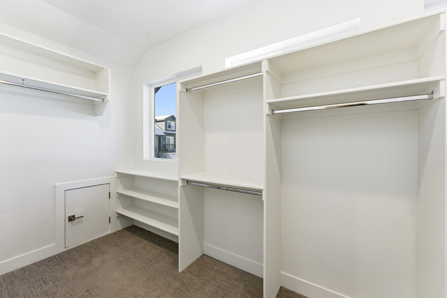 Building Photo - 3342 Santa Fe Rd