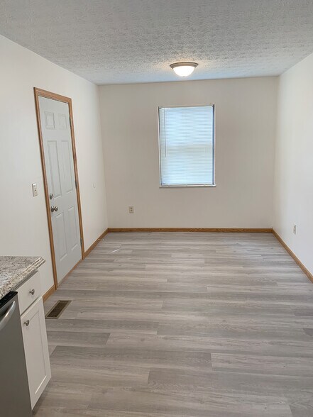 Building Photo - 6900 Gemstar Rd