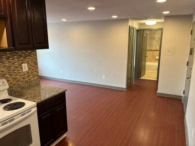 Building Photo - 32 Cook Ave