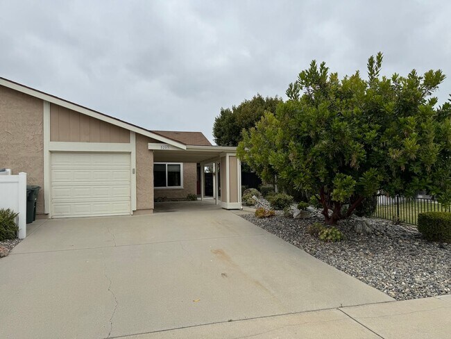 Building Photo - Nicely updated, one story Mission Oaks Home in Camarillo