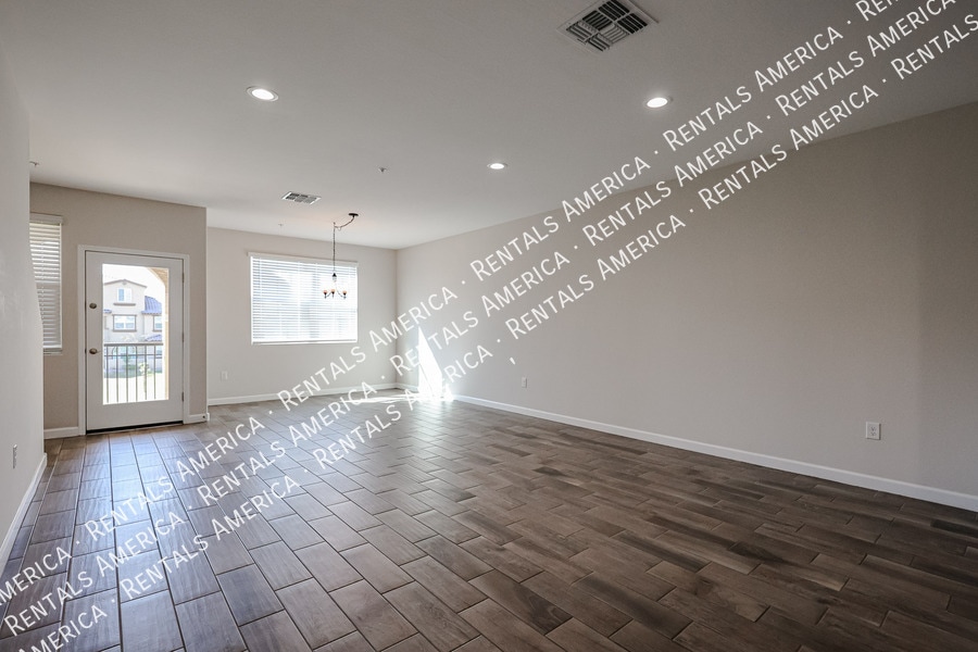 Building Photo - 1255 N Arizona Ave
