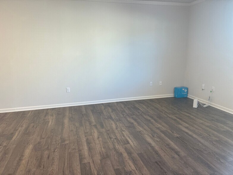 Building Photo - Room in Townhome on Poppy Ct