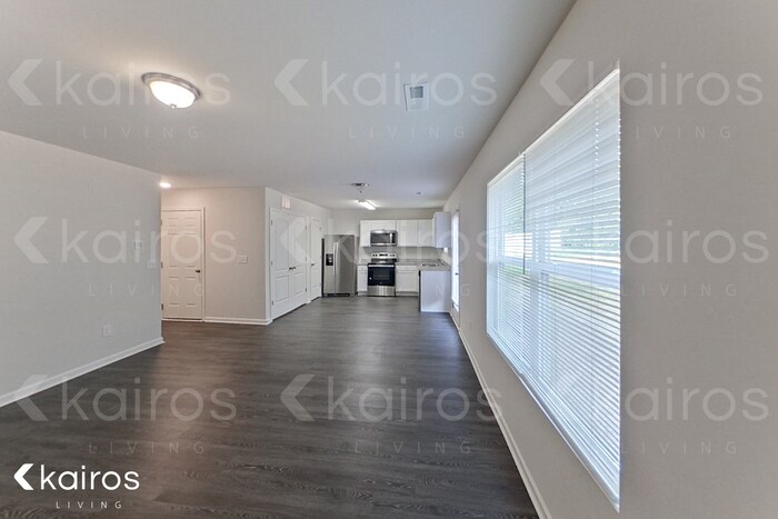 Building Photo - 204 Glenoaks Dr