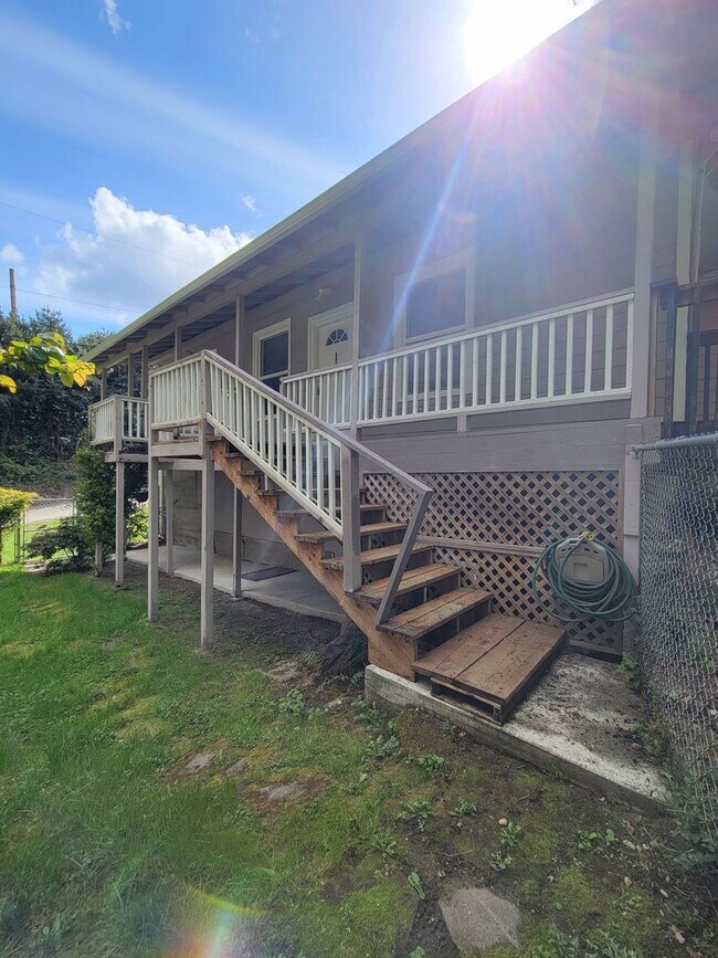 Building Photo - Sweet Two Bedroom Home Minutes from Downtown Port Orchard!